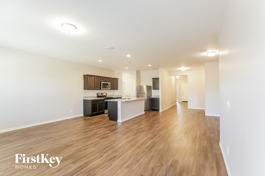 Building Photo - 296 W Powell Dr