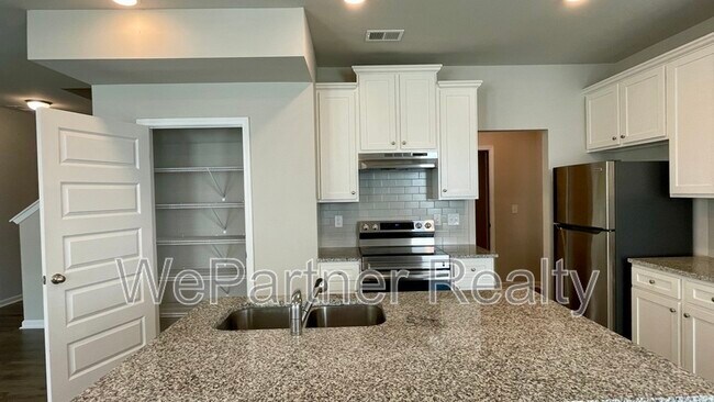 Building Photo - 204 Vickery Ln