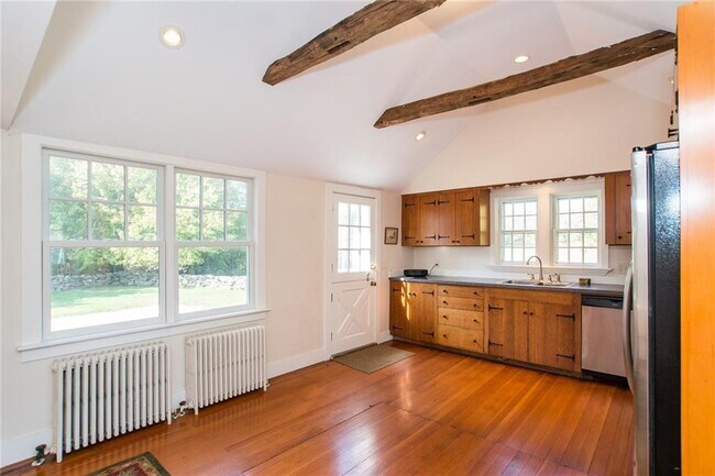 Building Photo - 15 Snell Rd