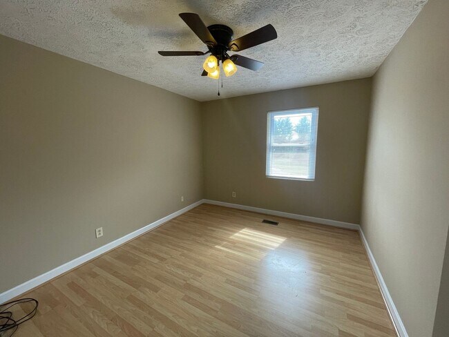 Building Photo - Old Forest Rd Area Townhouse