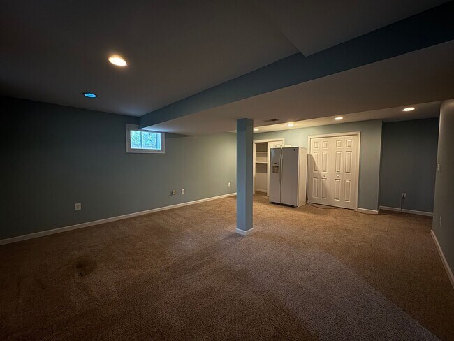Building Photo - Spacious And Elegant 4 Bed 3 Bath Home Wit...