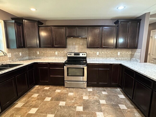 Building Photo - 4 Bed 2 Bath FOR RENT in Waynesville
