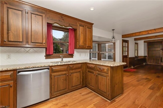 Building Photo - 4125 Duke of Gloucester Dr