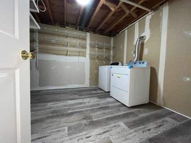 Laundry room - 15094 Ardmore Loop