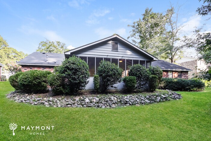 Building Photo - 711 Stillwater Dr
