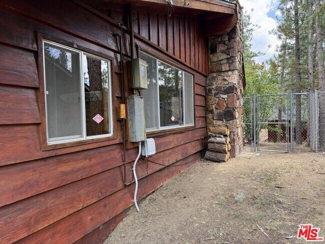Building Photo - 42995 Sunset Dr
