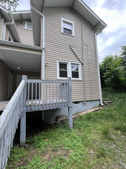 Building Photo - 708 D St