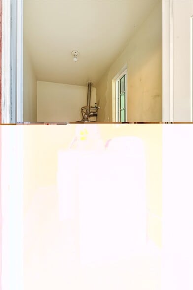 Building Photo - 1319 S Mansfield Ave