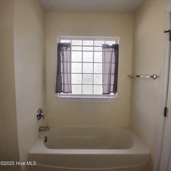 Building Photo - 4999 Glen Cove Dr SE