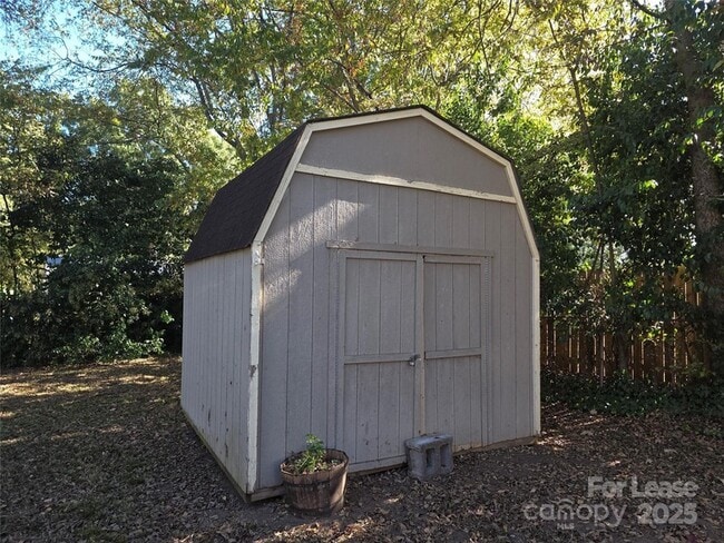 Building Photo - 412 Park Ave