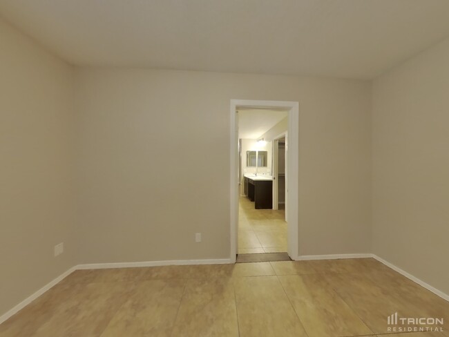 Building Photo - 43780 Elm Dr