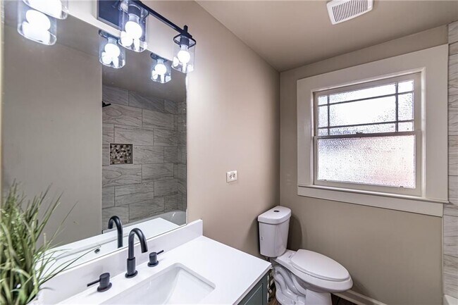 Building Photo - 1029 Katherwood Dr SW