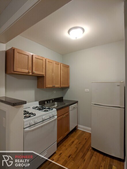 Building Photo - 835 W Wolfram St