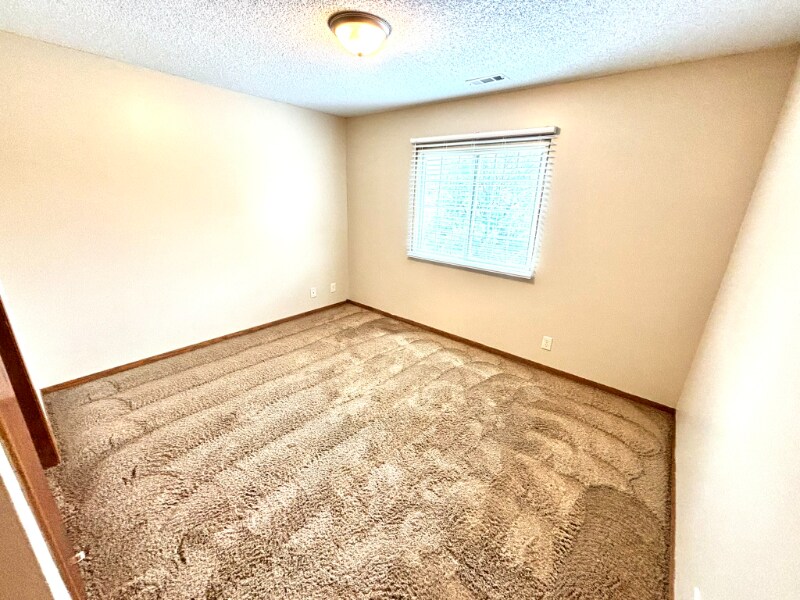Building Photo - 5120 Emerald Dr