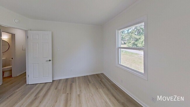 Building Photo - 206 Plaza Dr