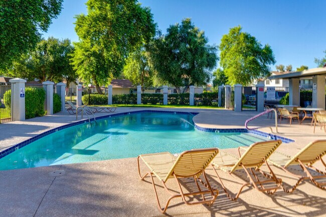 Building Photo - 1015 N Granite Reef Rd