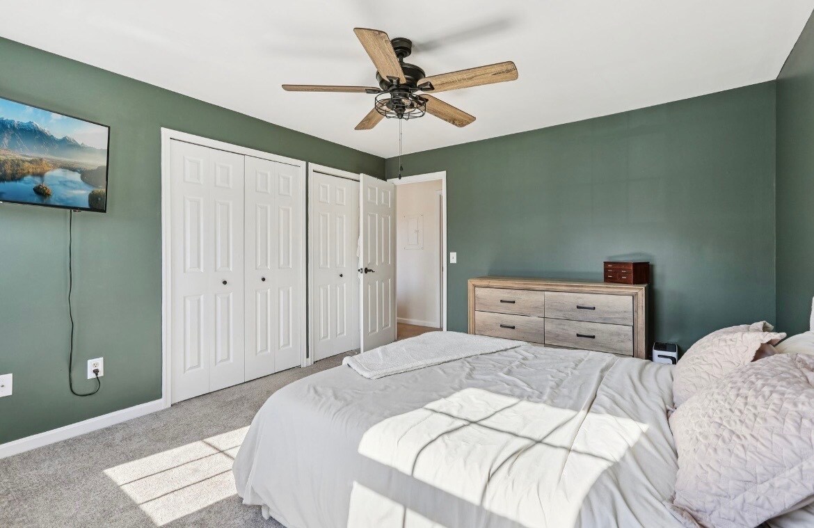 Building Photo - 1310 Sheridan Pl