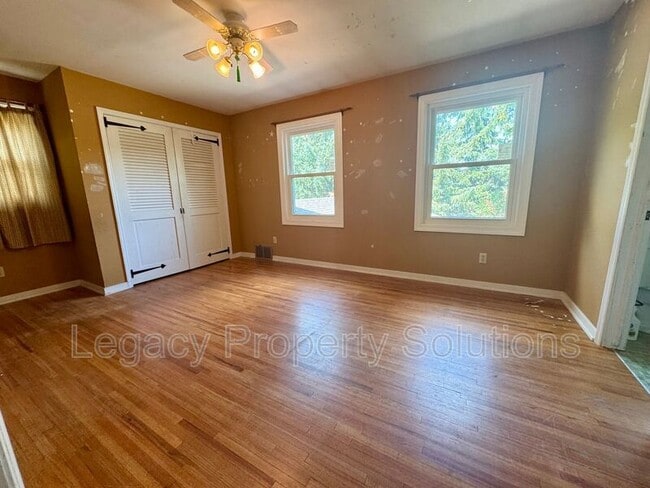 Building Photo - 401 Oakfield Dr