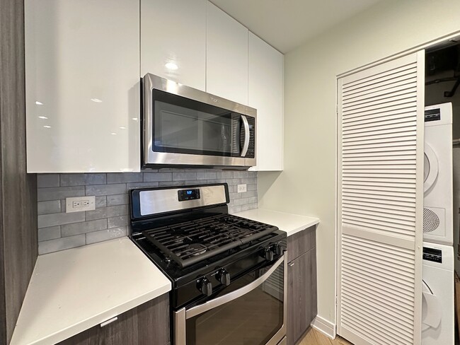 Building Photo - 959 W Grace St