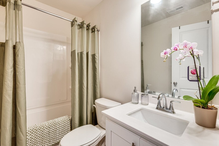 Building Photo - 4252 Notting Hill Dr SW