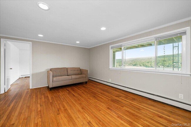 Building Photo - 14 Hemlock Hill