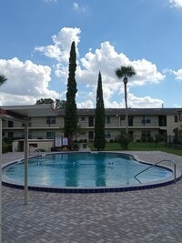 Building Photo - 1 Bedroom Condo with Community Pool and La...