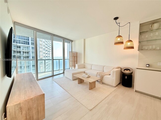 Building Photo - 495 Brickell Ave