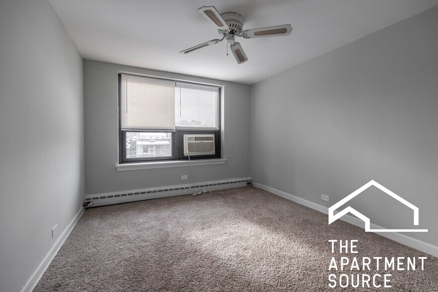 Building Photo - 445 W Wellington Ave