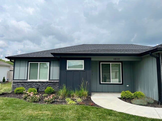 Building Photo - Modern Single-Family Home in Scenic Meadows Neighborhood