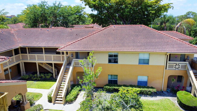 Building Photo - 4847 Via Palm Lakes