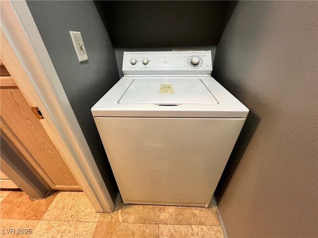 Building Photo - 2615 W Gary Ave