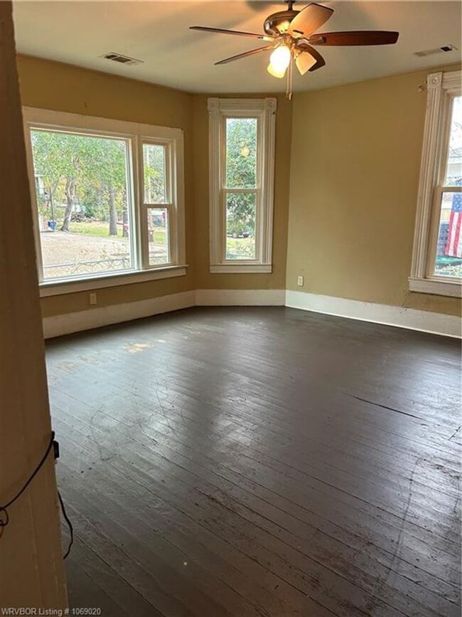 Building Photo - 600 S 17th St