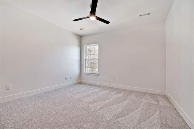 Building Photo - 20 S Kirby Dr