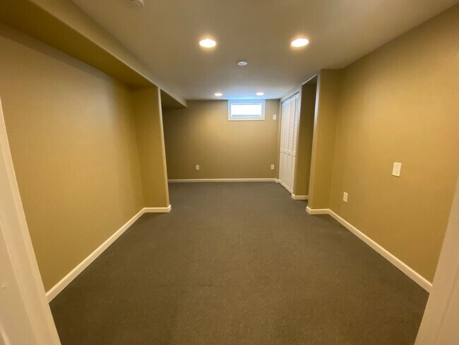 Building Photo - 3 Bedroom Home in South Fargo