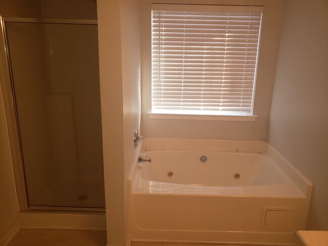 Building Photo - THE GOOD LIFE IN FAIRBURN