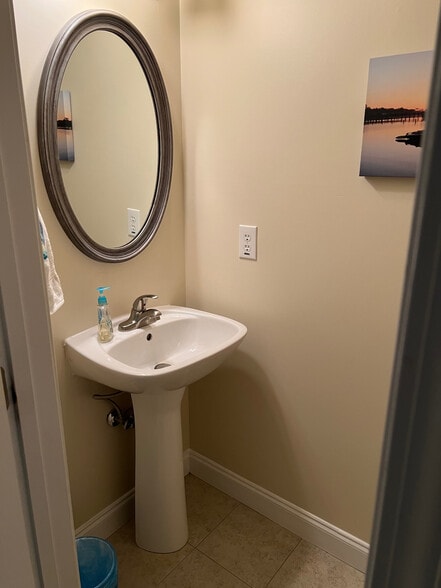 Building Photo - Room in Townhome on Derby Ct