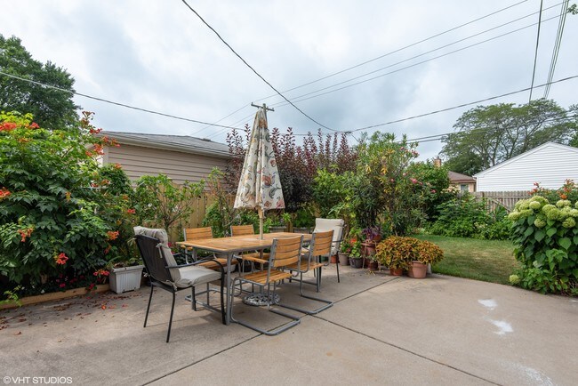 Building Photo - 8108 N Oriole Ave