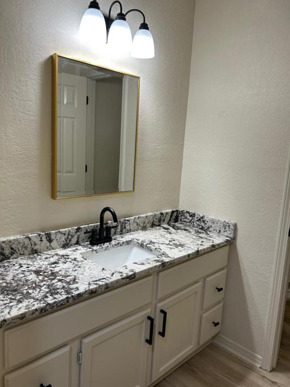 Building Photo - 1214 NW Columbia Ave