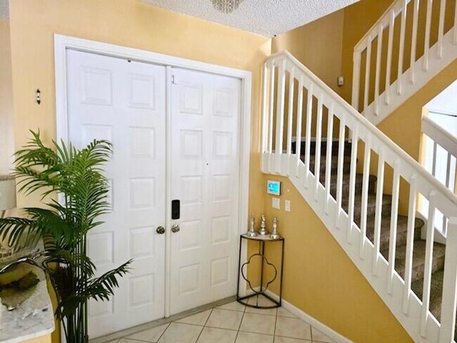 Building Photo - 7228 Chesapeake Cir