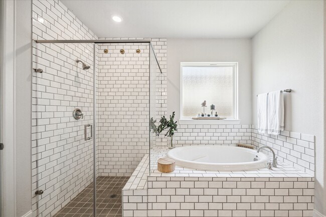 Building Photo - 10014 Serenity Grv Dr