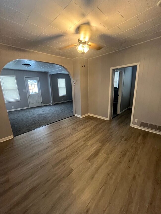 Building Photo - Single Family Home Available!