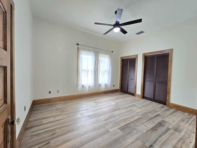 Building Photo - Lakeland's Historic District: 3 Bed/2 Bath