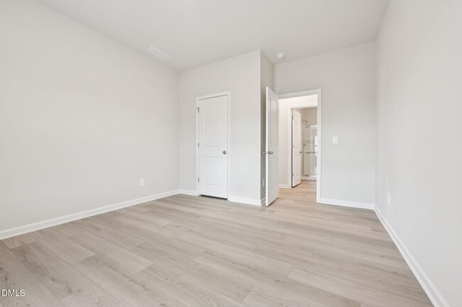 Building Photo - 5 and A Loft single family for sale