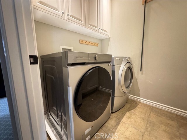 Building Photo - 19 Momento