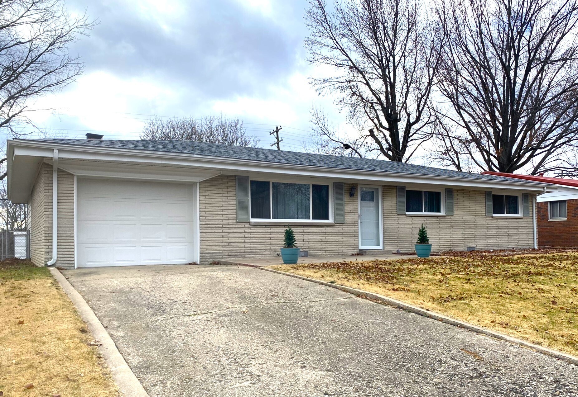 3 bd,1.5 bath Ranch w/fam.rm - 20 Mesa Rd