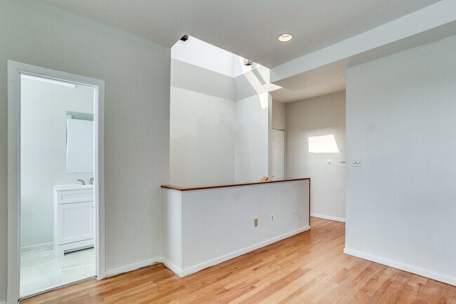 Building Photo - Top Tier Two-Level Abode-- Storage and Parking Included!