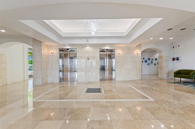 Building Photo - 209 N Fort Lauderdale Beach Blvd