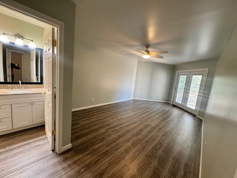 Building Photo - 8013 Bridgepointe Dr