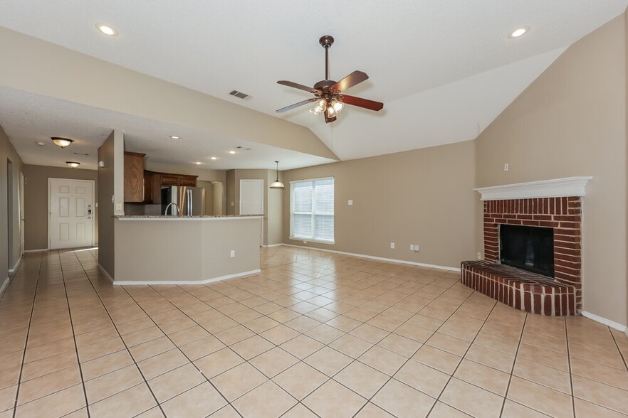 Building Photo - 528 Cambridge Dr