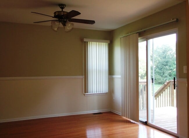 Building Photo - 12 Roxiticus Ct